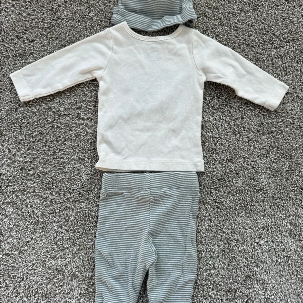 Baby 3 Piece Outfit Set Top Pants Hat Size 3 Months Airplane graphic long sleeve